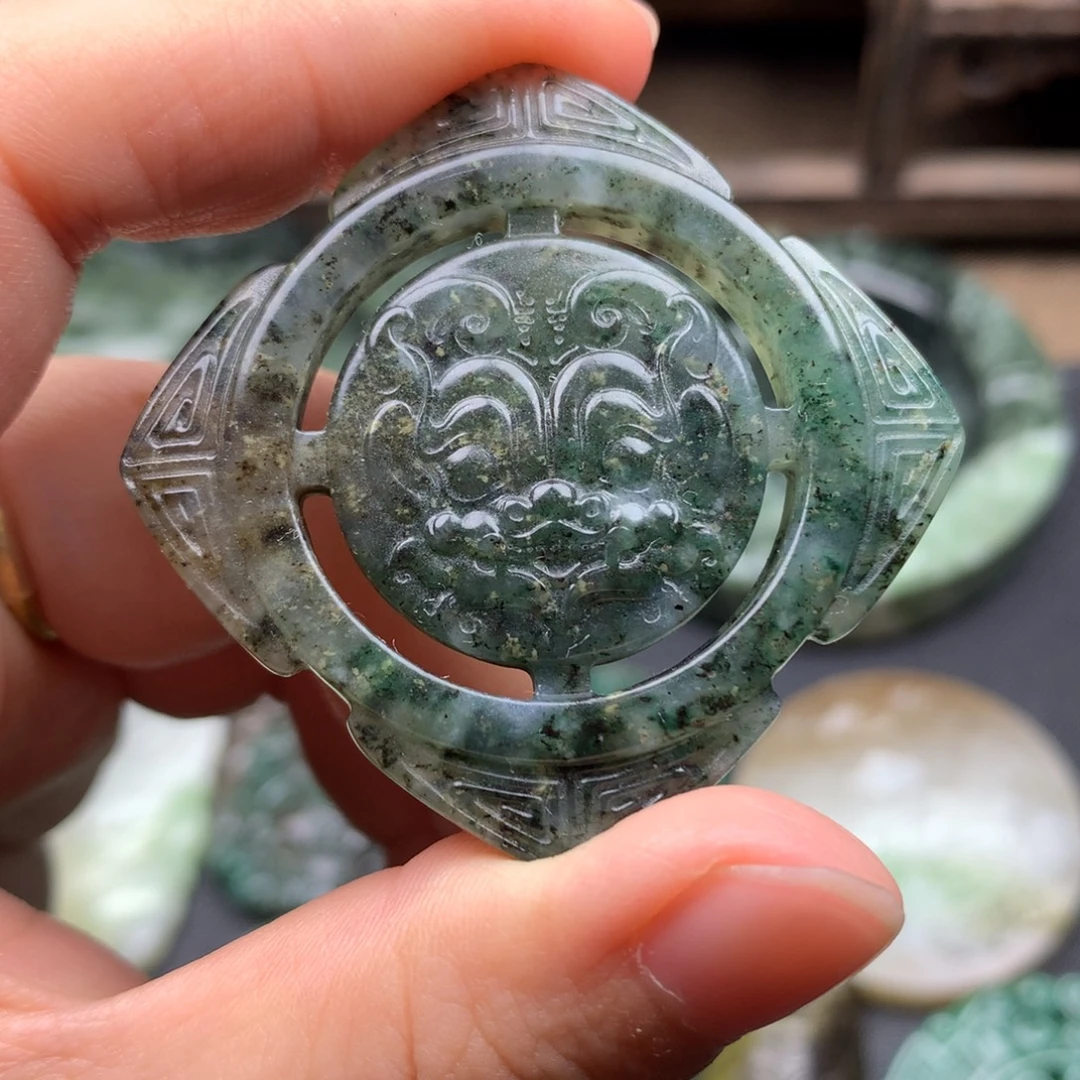 独山玉未镶嵌颈饰