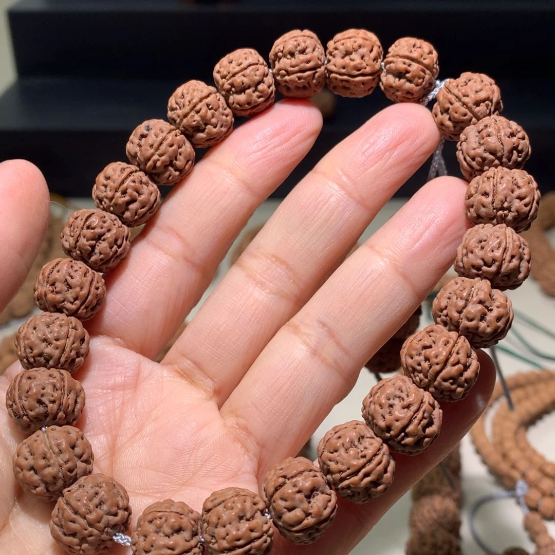 金刚菩提吊坠老树王手串13.5