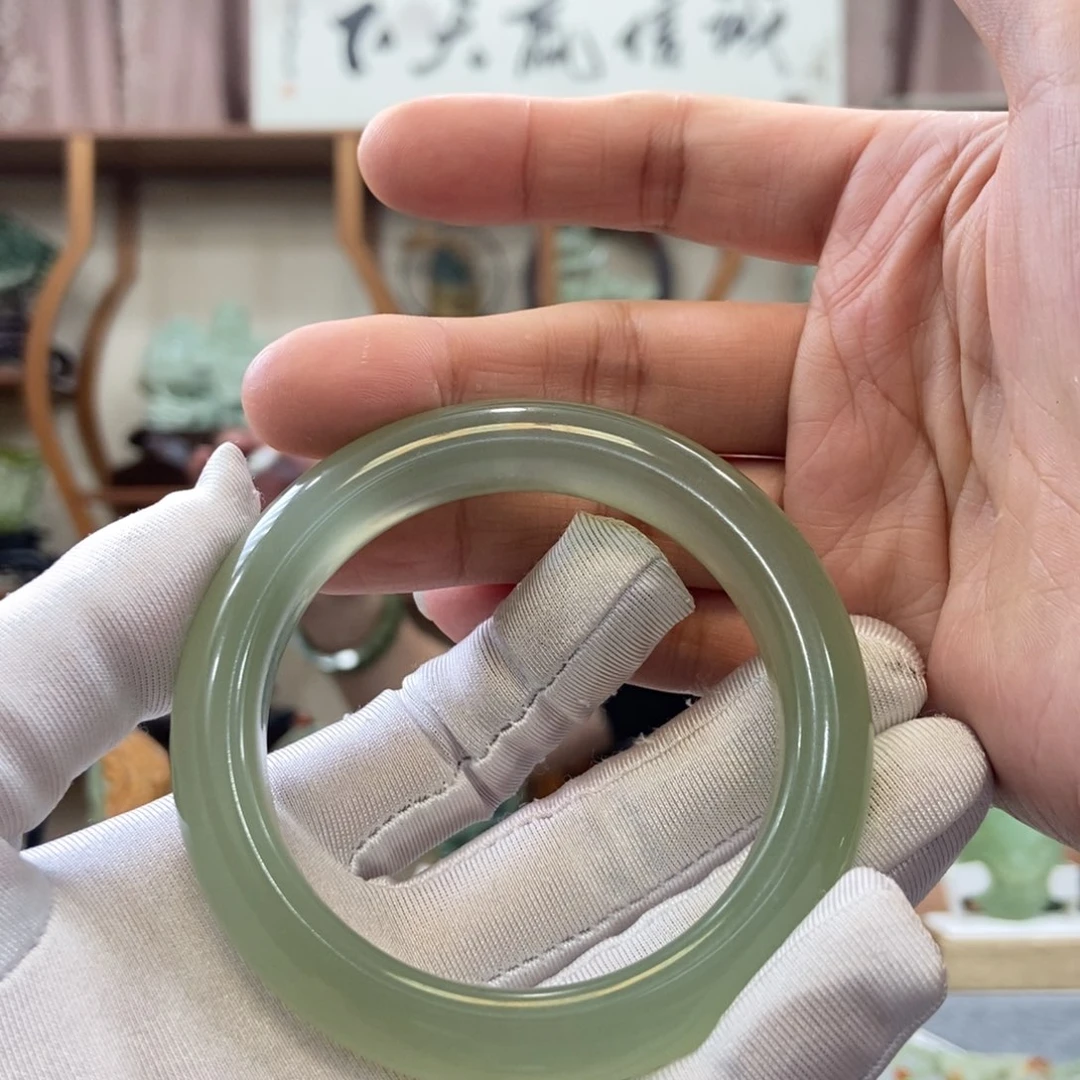 蛇纹石玉手鐲（160，118斤.30岁未镶嵌老***