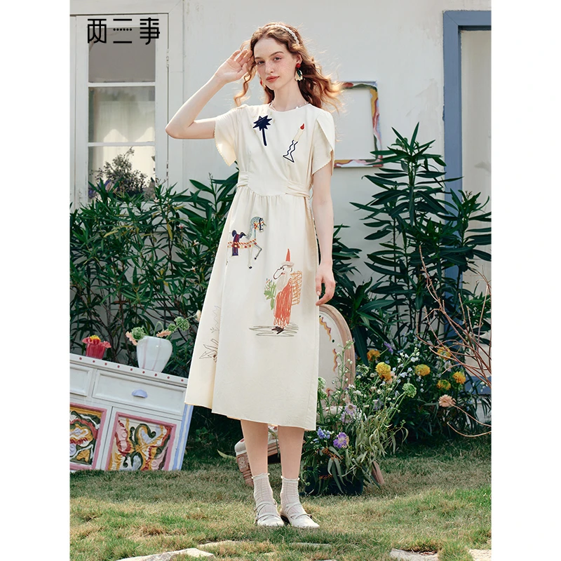 两三事天马星辰童趣刺绣涂鸦印花绑带a字连衣裙