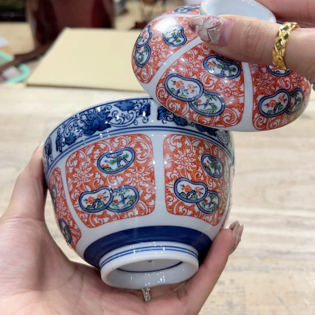 瓷片陶瓷的发面用玻璃装饰得特别