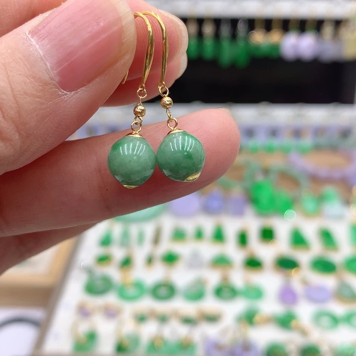 翡翠18K金镶嵌耳饰的