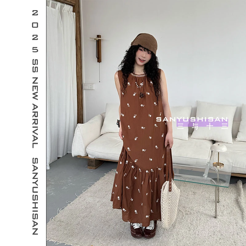 三与十三|瞌睡报刊|夏季韩版宽松显瘦圆领无袖气质刺绣碎花连衣裙