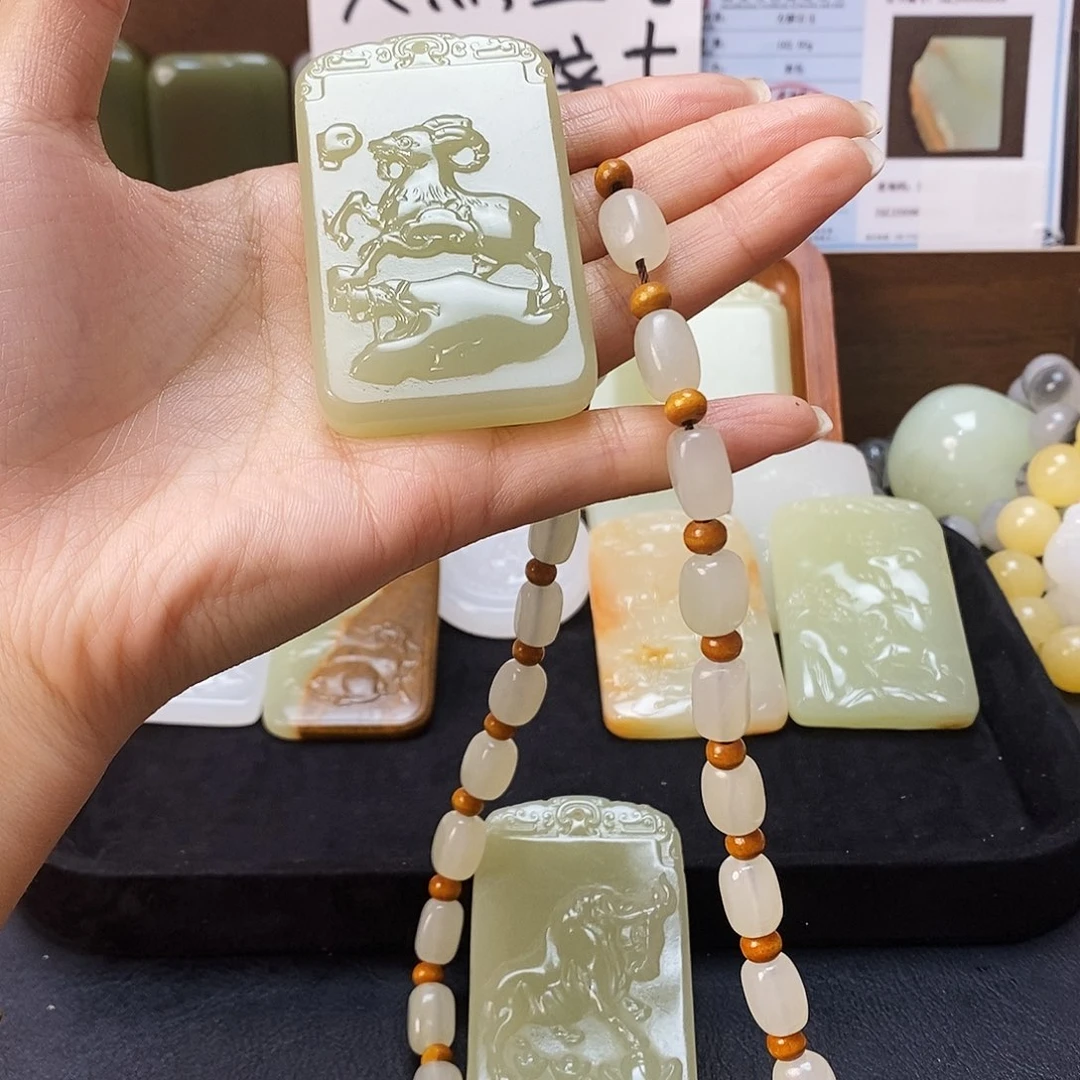 新疆昆仑山料方解石玉