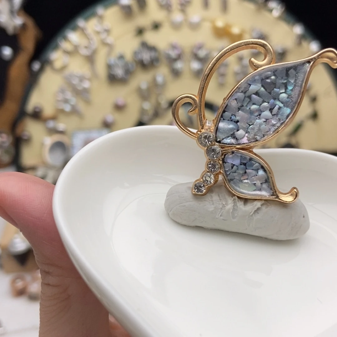 海水珍珠画框合金珠碎蝴蝶胸针