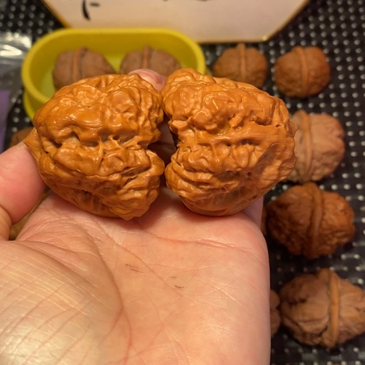 文玩核桃把件四开大腿三角暴力恶蟾王