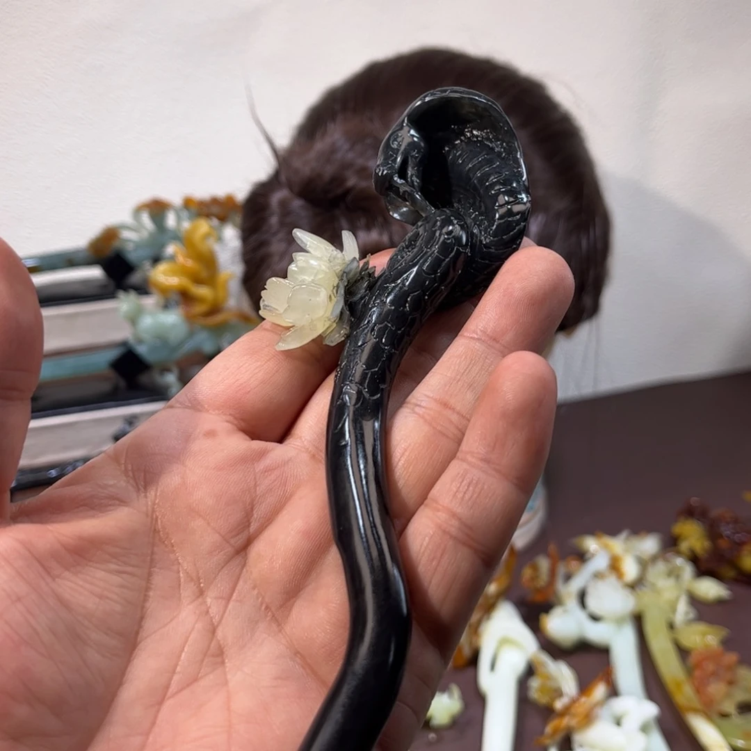 蛇纹石玉发簪合金姝**含