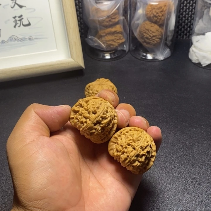 文玩核桃把件白狮子