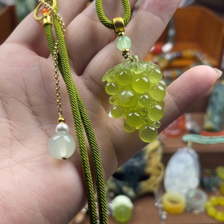 蛇纹石玉未镶嵌吊坠