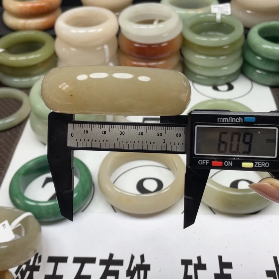 未镶嵌手镯石英质玉