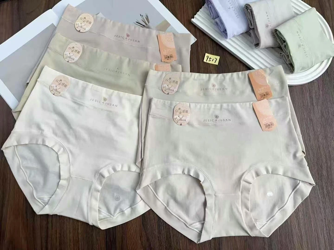 9517高腰纯色女士大码棉内裤柔软透气抑菌底档（颜色随机）
