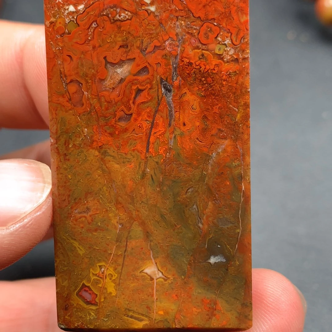 未镶嵌颈饰玛瑙/玉髓强*