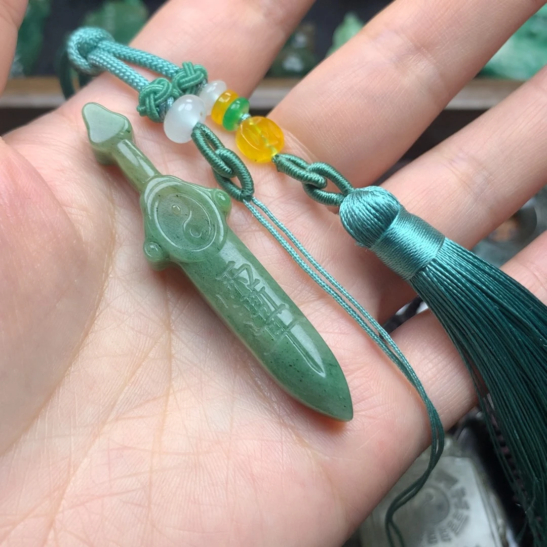 独山玉未镶嵌颈饰