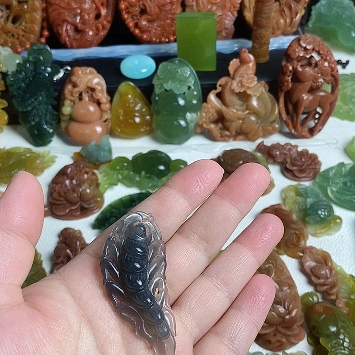 未镶嵌蛇纹石玉颈饰