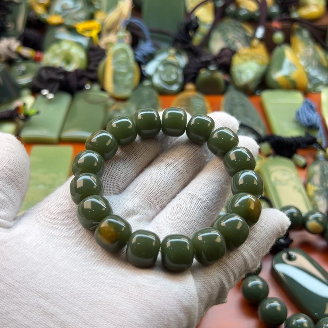 手链未镶嵌岫岩河磨玉（透闪石质玉）济****车