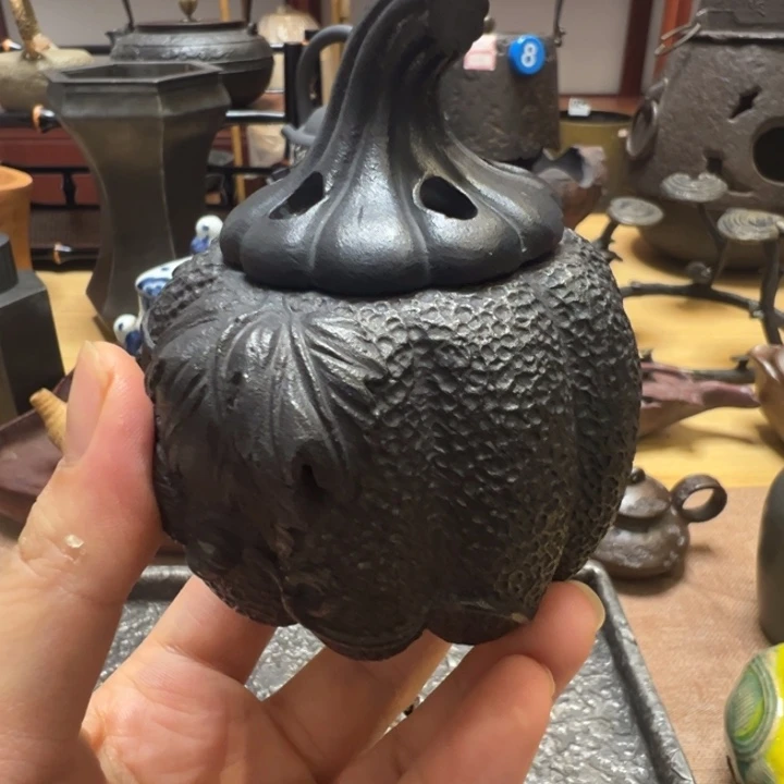 南部铁器香炉山是古代