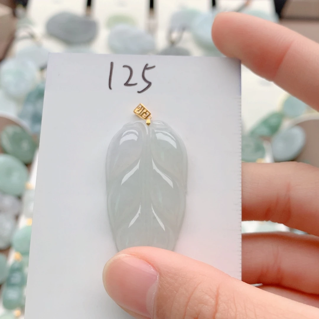 不***李翡翠18K金镶嵌颈饰吊坠