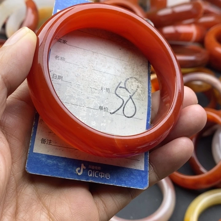 未镶嵌手镯石英质玉