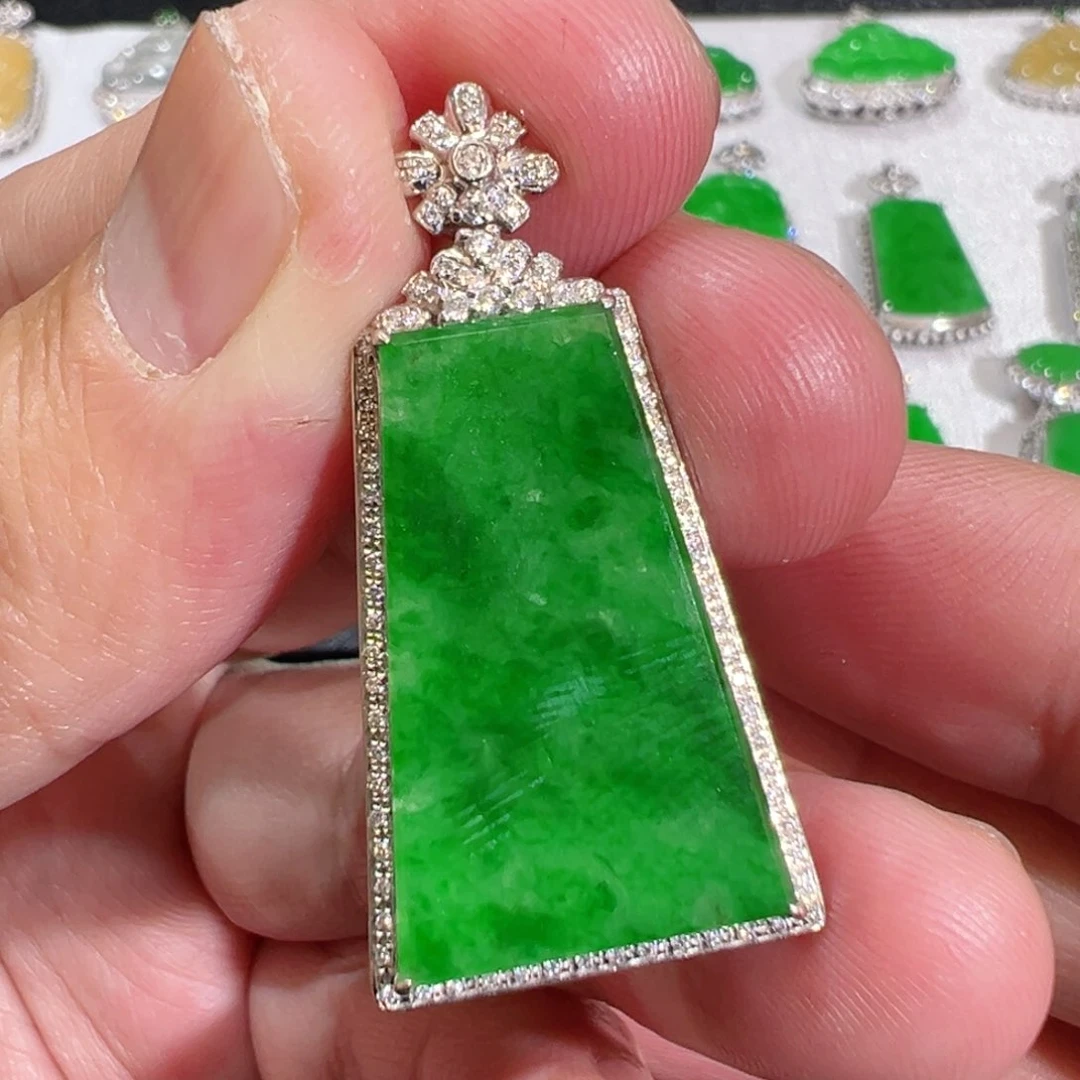 【闪购商品】翡翠吊坠(不含链)18K金镶嵌