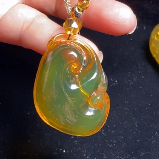 琥珀未镶嵌裸石蓝珀如意