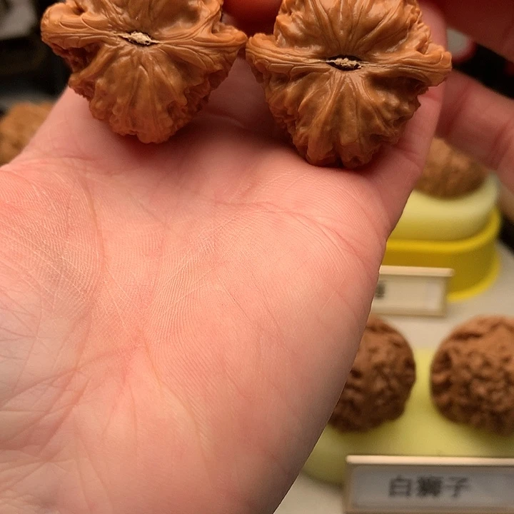 文玩核桃吊坠36尺精品白狮子704号