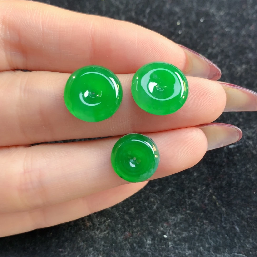 翡翠裸石一套扣子