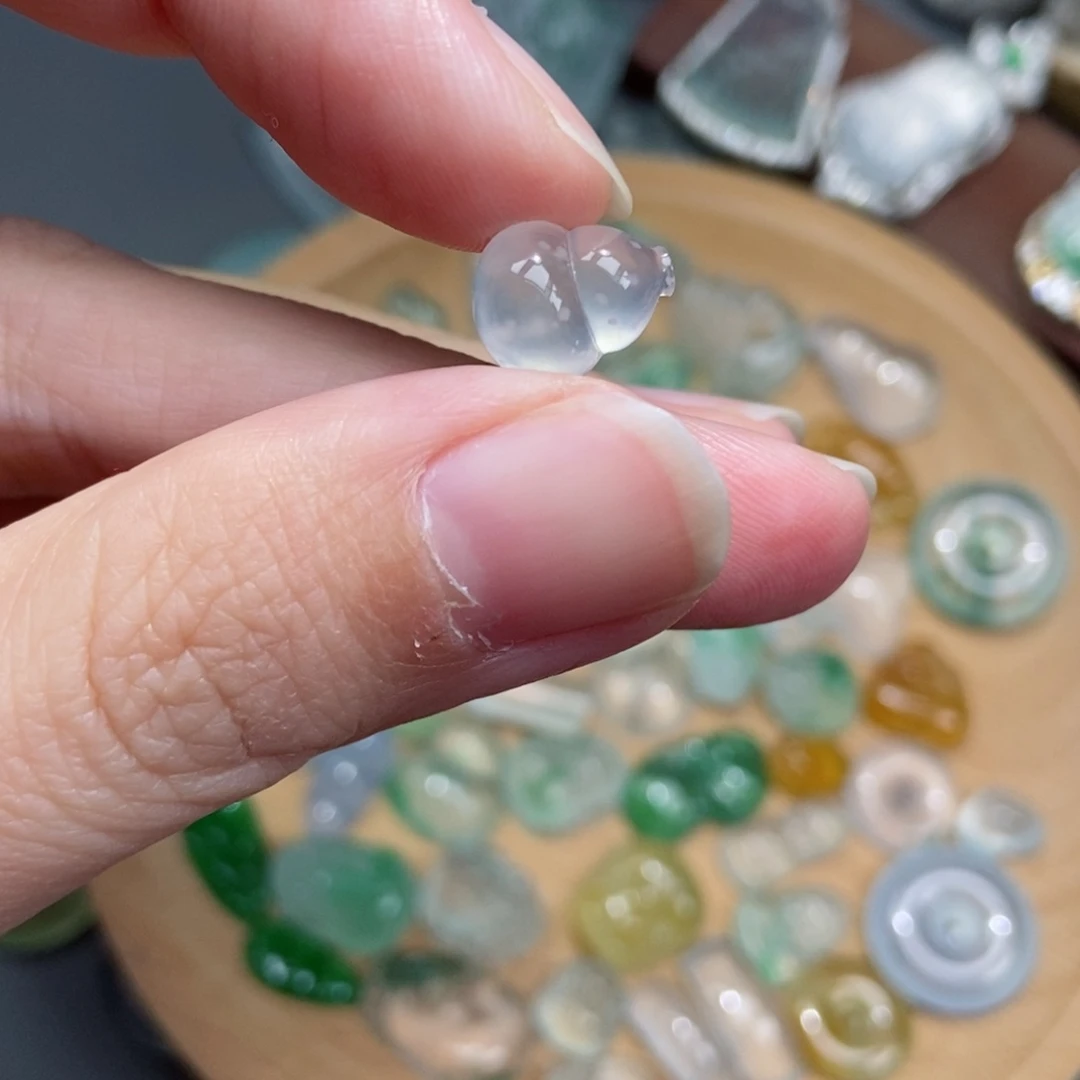 翡翠颈饰未镶嵌翡翠