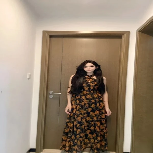 设计感复古露背挂脖波点碎花连衣裙女夏季法式气质海边度假风长裙