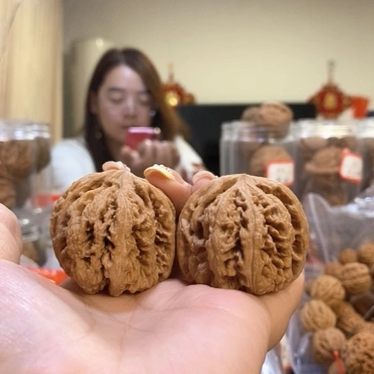 文玩核桃吊坠39大粗筋有黄