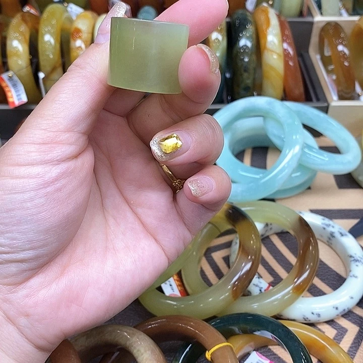 未镶嵌蛇纹石玉手镯
