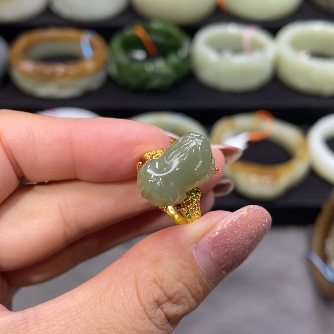 未镶嵌戒指和田玉