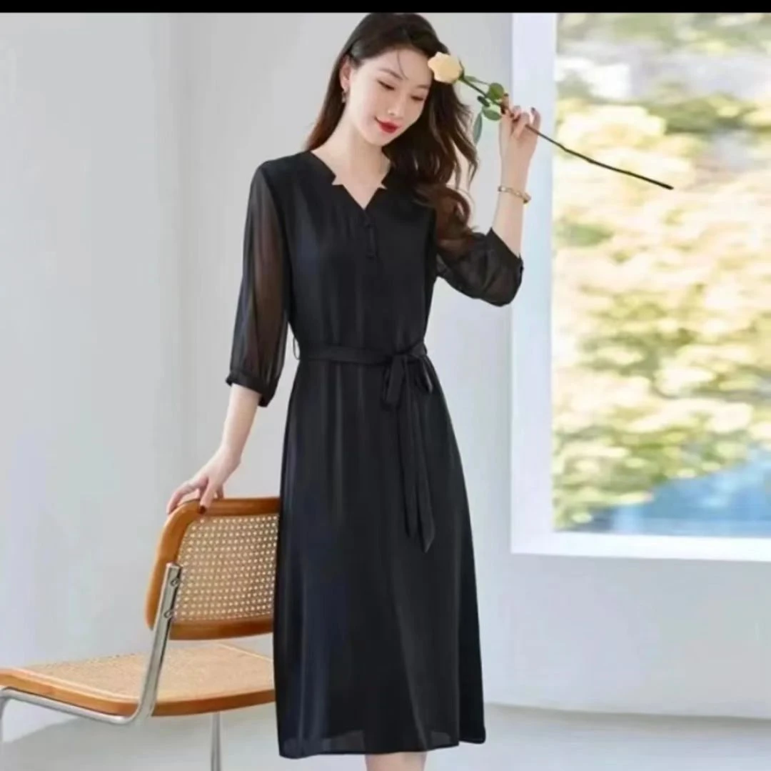 13显瘦气质时尚黑色中长款七分袖连衣裙