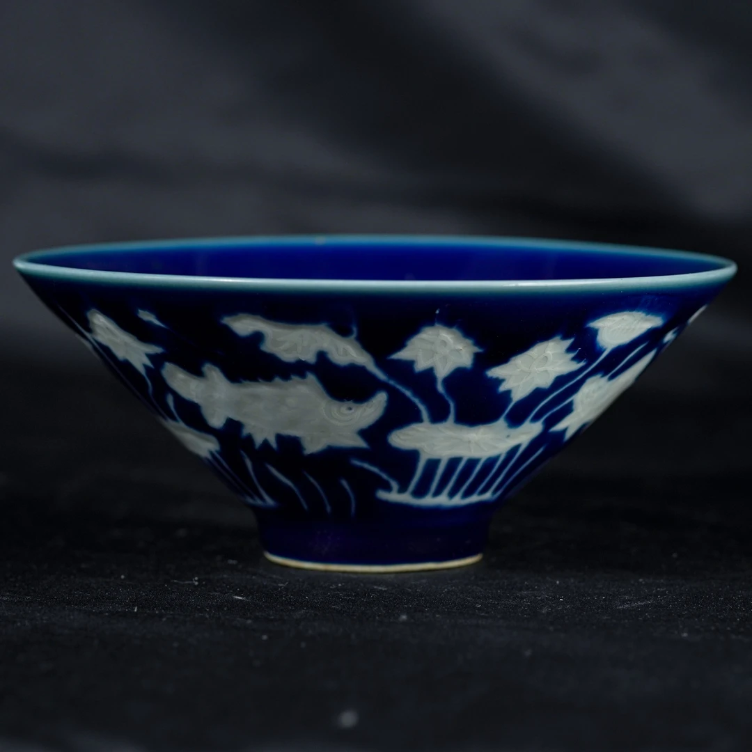 明代蓝地留白鱼藻纹斗笠盏BZYDM01070
