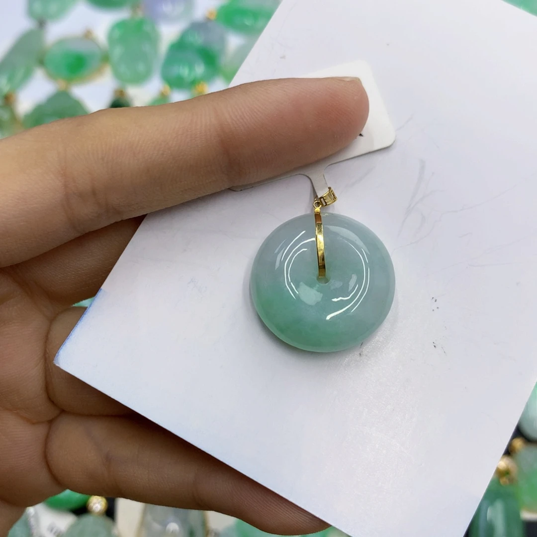 翡翠18K金镶嵌颈饰翡翠