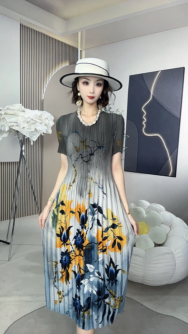 011号中老年夏季薄款弹力褶皱灰色连衣裙时尚气质中年妈妈连衣裙