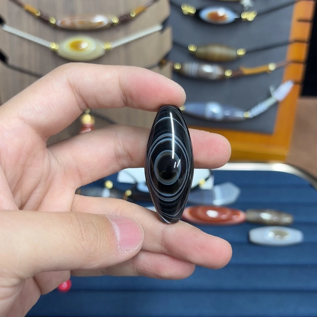 听***玉玛瑙/玉髓合金颈饰