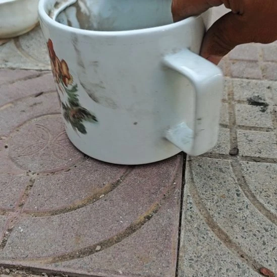 库存微瑕凉水壶一个