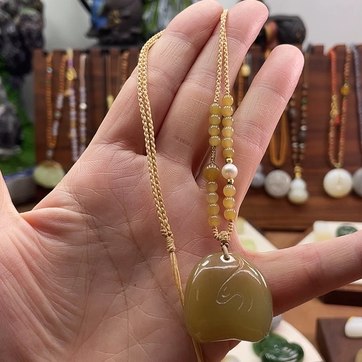 颈饰未镶嵌和田玉