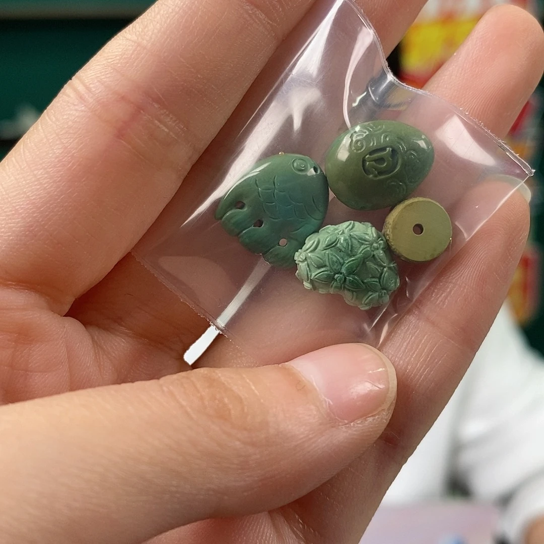绿松石未镶嵌珠宝奇石
