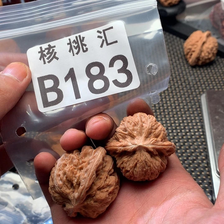 成***土吊坠文玩核桃黑马