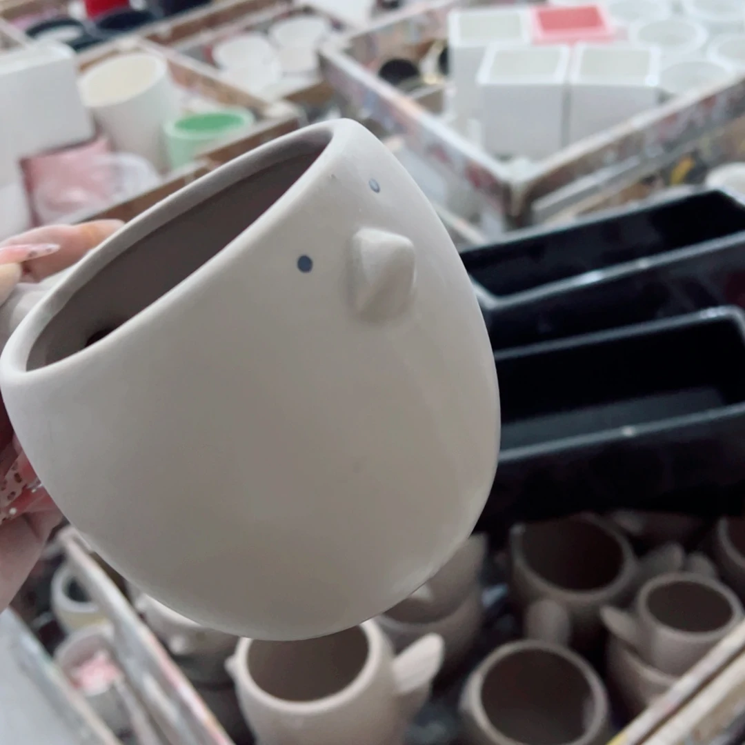 有孔，陶瓷花盆满10米包邮发货。