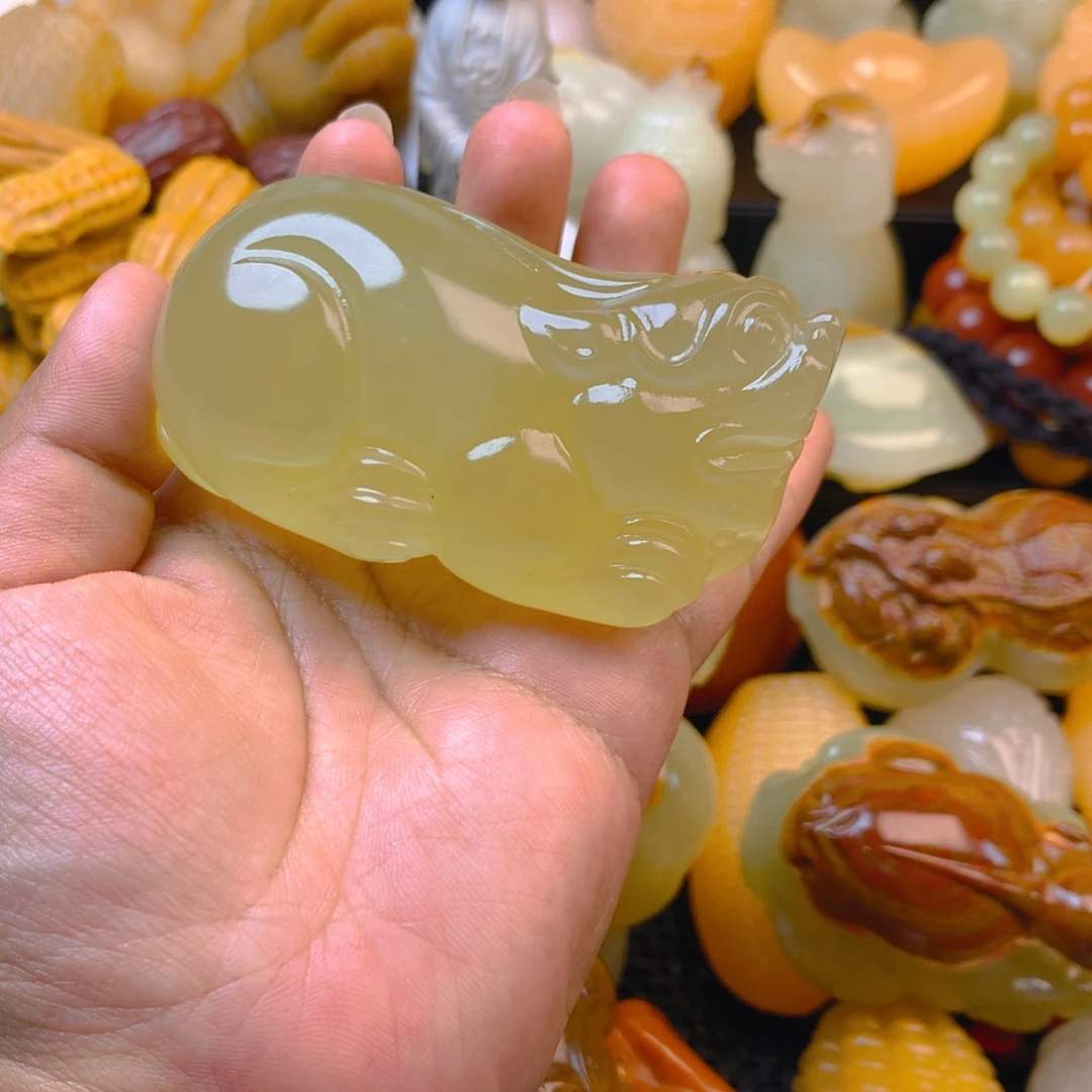 初*新疆五彩石貔貅