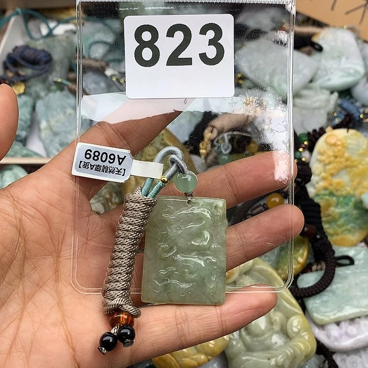 翡翠颈饰未镶嵌历****心翡翠