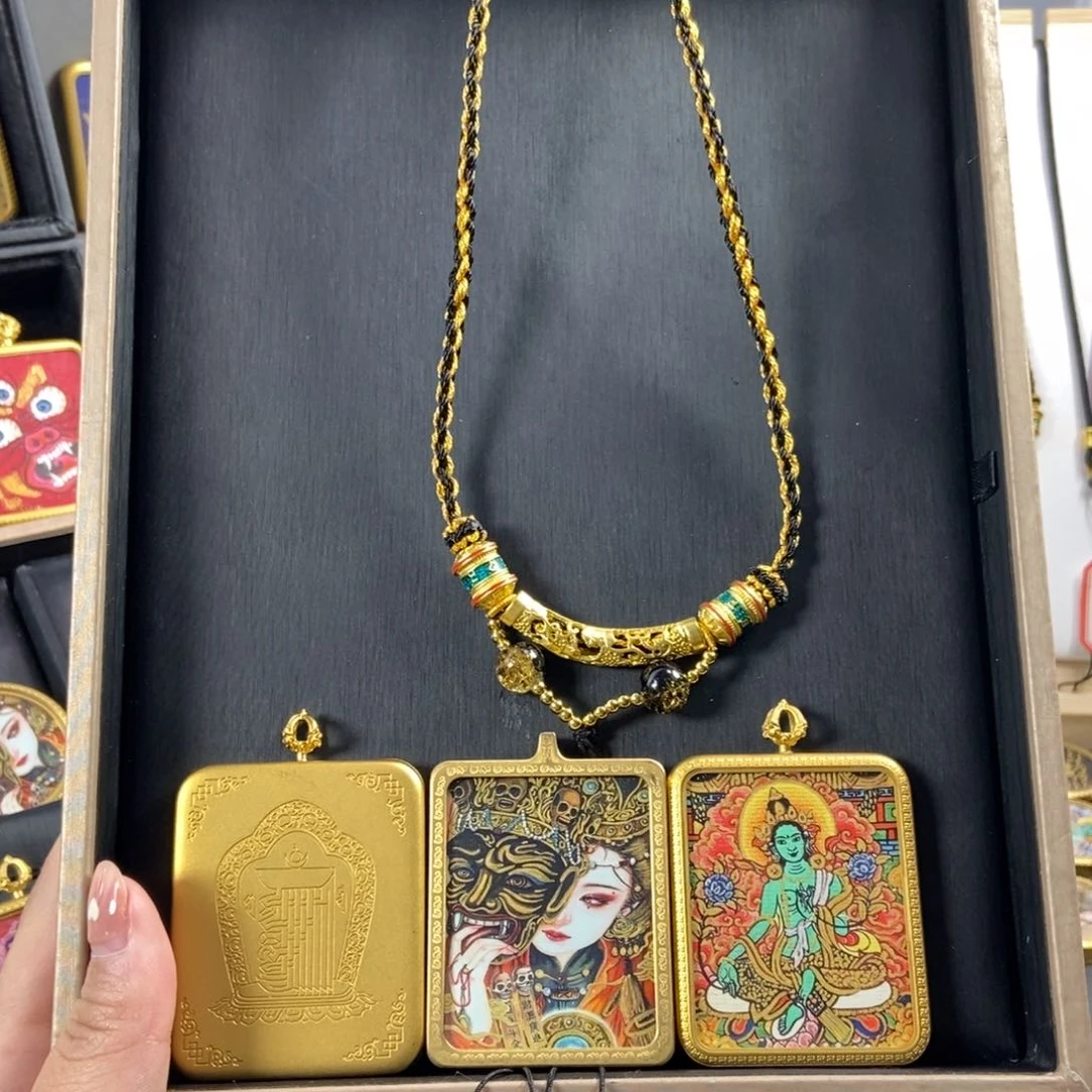 吊坠美丽的唐卡在这里结缘