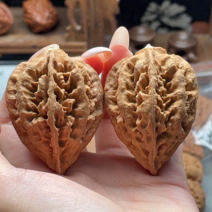 耿****文玩核桃把件白云111