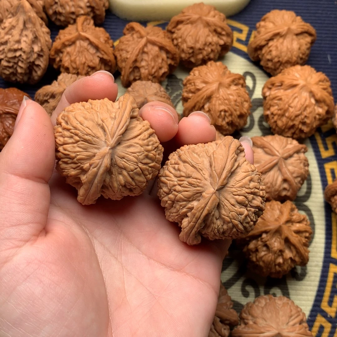 文玩核桃吊坠请***铁白狮子