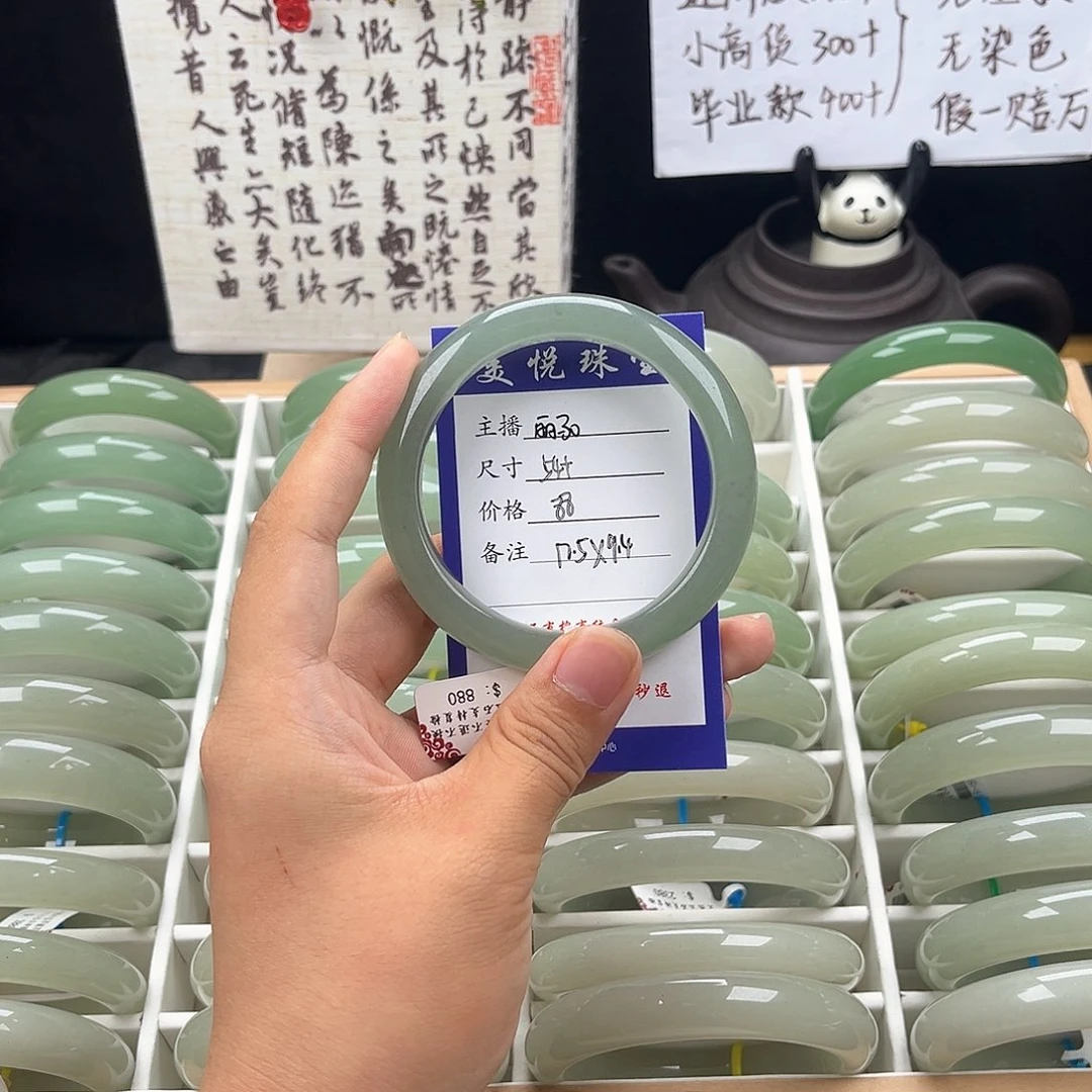 未镶嵌手镯石英质玉夏*