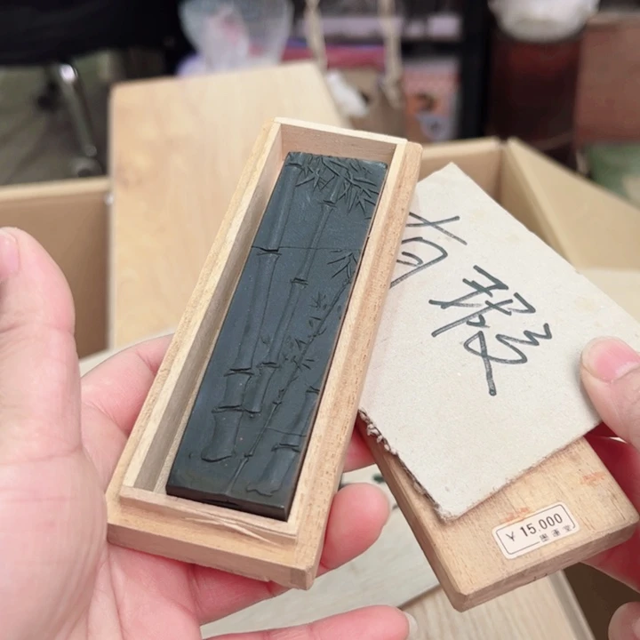 摆件哇****ง一个瓷器默认微瑕