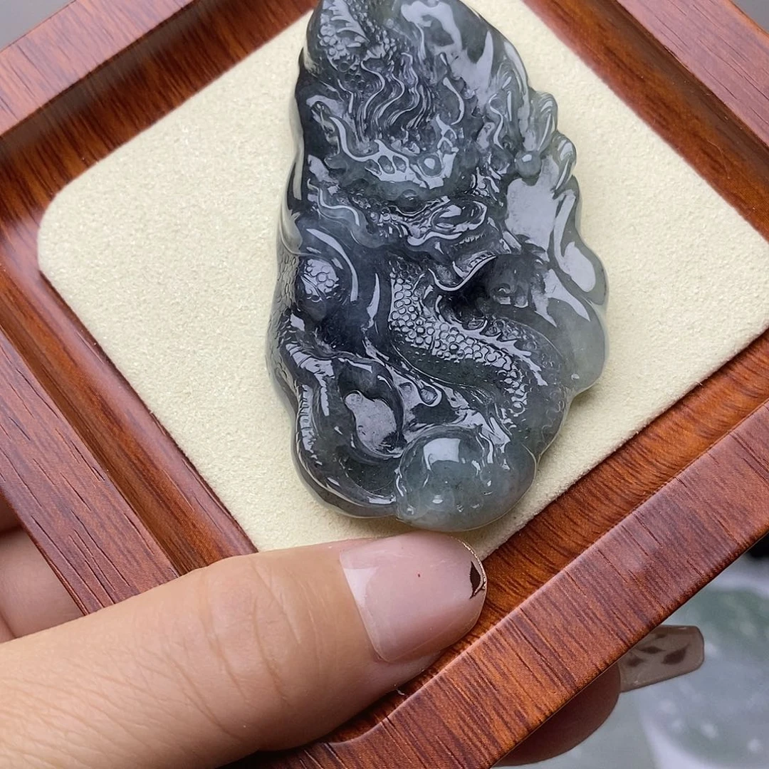 颈饰未镶嵌翡翠龙牌