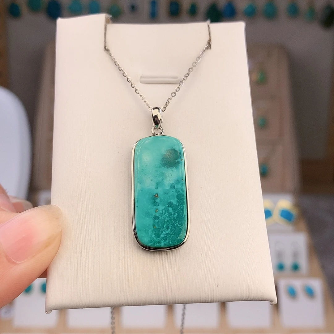 绿松石未镶嵌颈饰